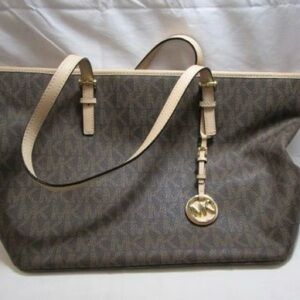 Authenticated Michael Kors Signature
Coated Shoulder Tote Bag